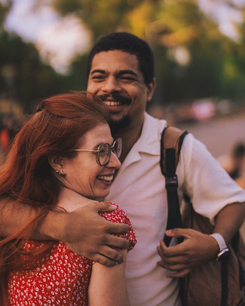 Couple enlacé