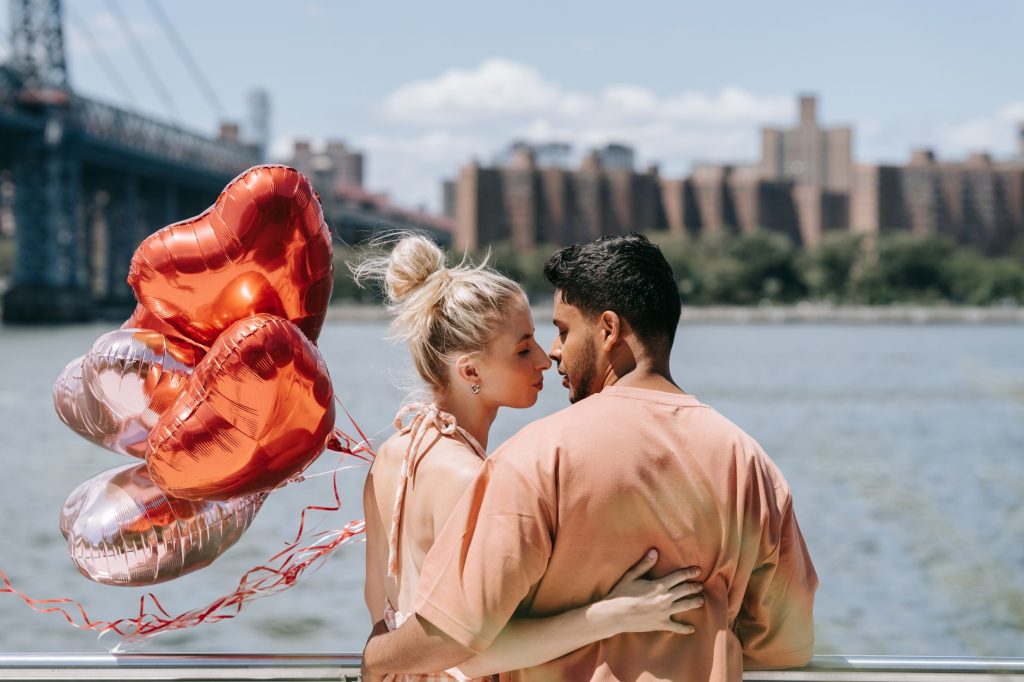Couple enlacé