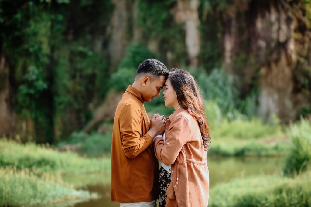Couple enlacé