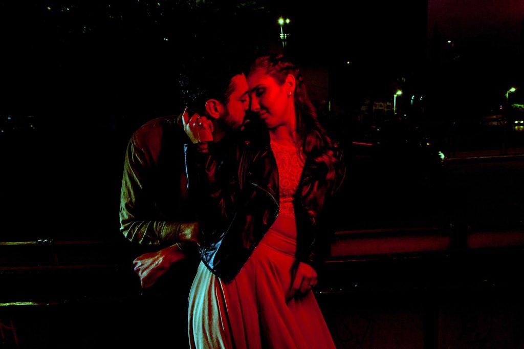 Couple enlacé