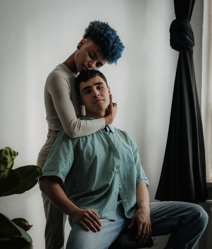 Couple enlacé