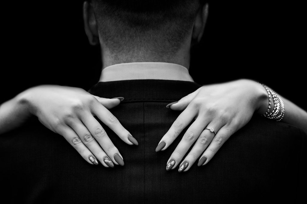 Couple enlacé