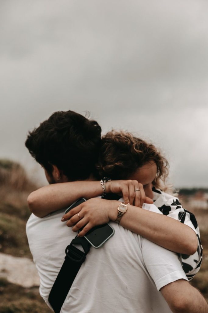 Couple enlacé