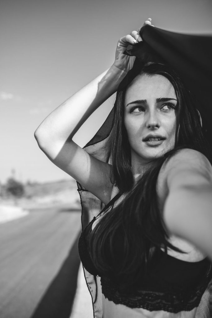 Jeune femme séduisante