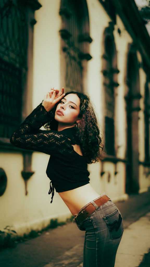 Jeune femme séduisante
